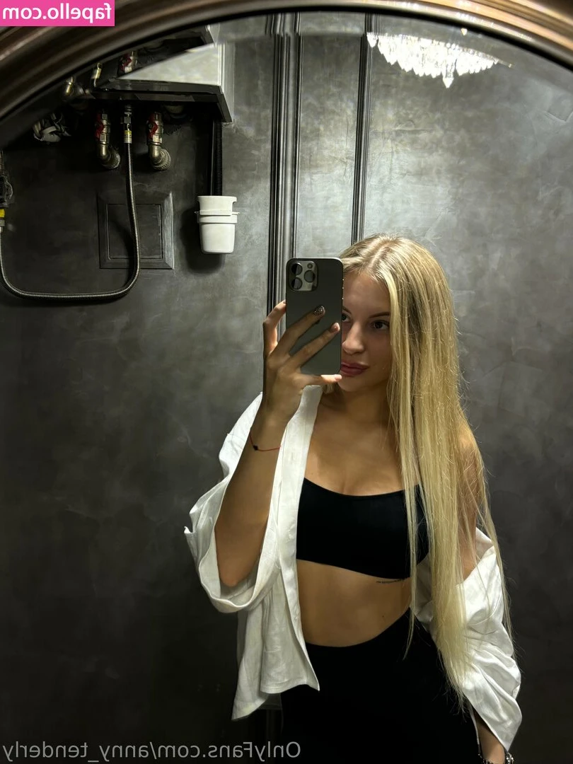 anny_tenderly [ anny-tenderly ] - These socks are coming off! Are you getting off to them? 💦💥