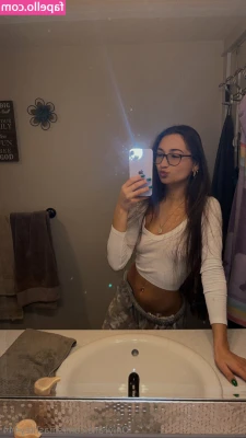 smashley444 - Remember this when @keirako spread my tight little pussy apart? 🙈
