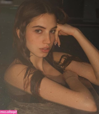 Yonca - Mirror  mirror  on the wall