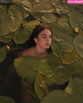 Yonca - I have such cute feet