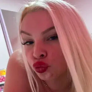 Blondebarbiebitch