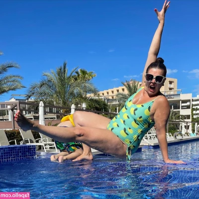 Roxanne Hoyle [ roxanne-hoyle ] - Welcome home! 🤗😋