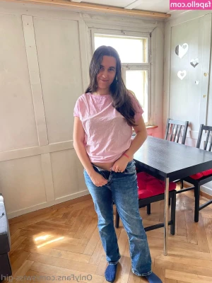 swiss-girl-vanessa - Choose One for me🍍🥥