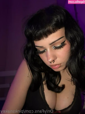 pinksnakey - This is how I look when I wake up early to make you breakfast 💋