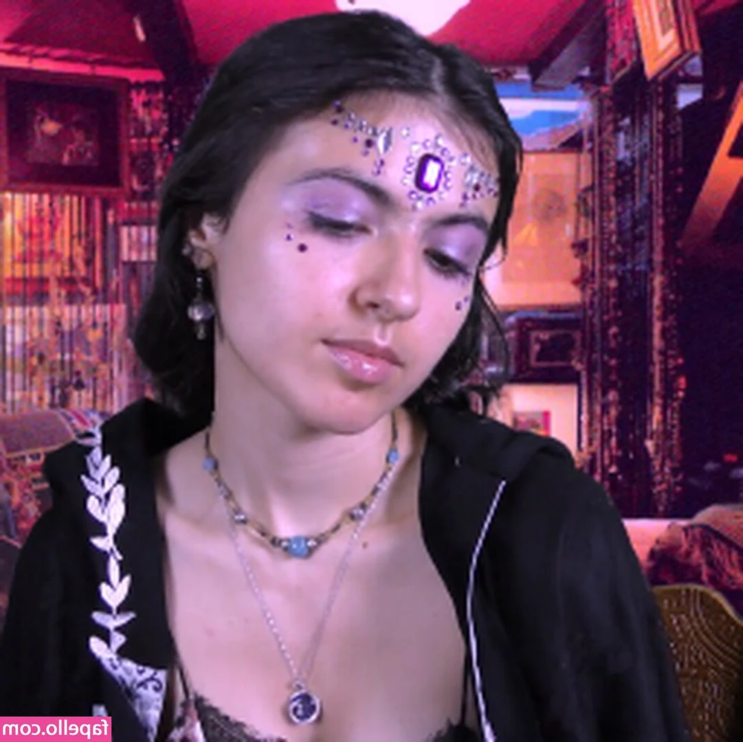 Baby Bella ASMR [ baby-bella-asmr ] - peep the nips under the shirt ;)