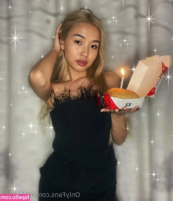 nikki_leee [ nikki-leee ] - I’m thinking about getting a blue pedicure tomorrow! Whoever