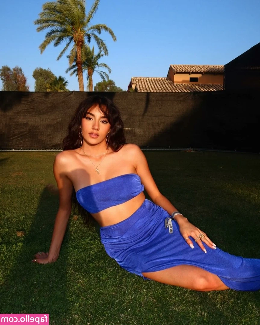 Ellysa Yagho [ ellysa-yagho ] - 🍆Tip $5 for Cock rating  💋 Tip $10 for Full Nude rating 