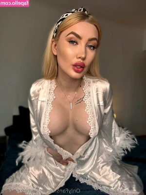sexybeeea_free [ sexybeeea-free ] - You'll love the second video! Happy with that new pink top, which
