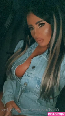 sexybeeea_free [ sexybeeea-free ] - My shirt is having issues….lol. 🤣