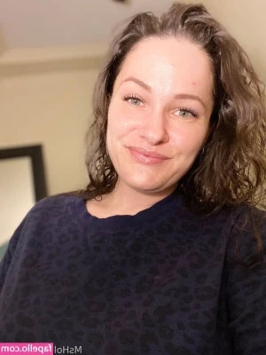 mshollywood100 - Trying on a wayyyy too small new thong 😜