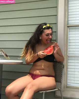Joanna O'Keefe [ joanna-o-keefe ] - Guess what arrived early 😍👙