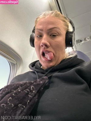 ryleerabbit - Tiny little tease