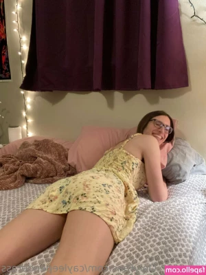 Cayleependerass - Hello ~ I just got out of the shower, feeling quite wet 🚿💧💧