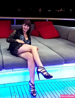 Anna Ciriani [ anna-ciriani ] - Lunedì mi finisce il ciclo yee si torna a goderee👅