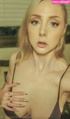 carmenxxvii - Had to keep quiet so my guy friend didn’t hear me🤭💦