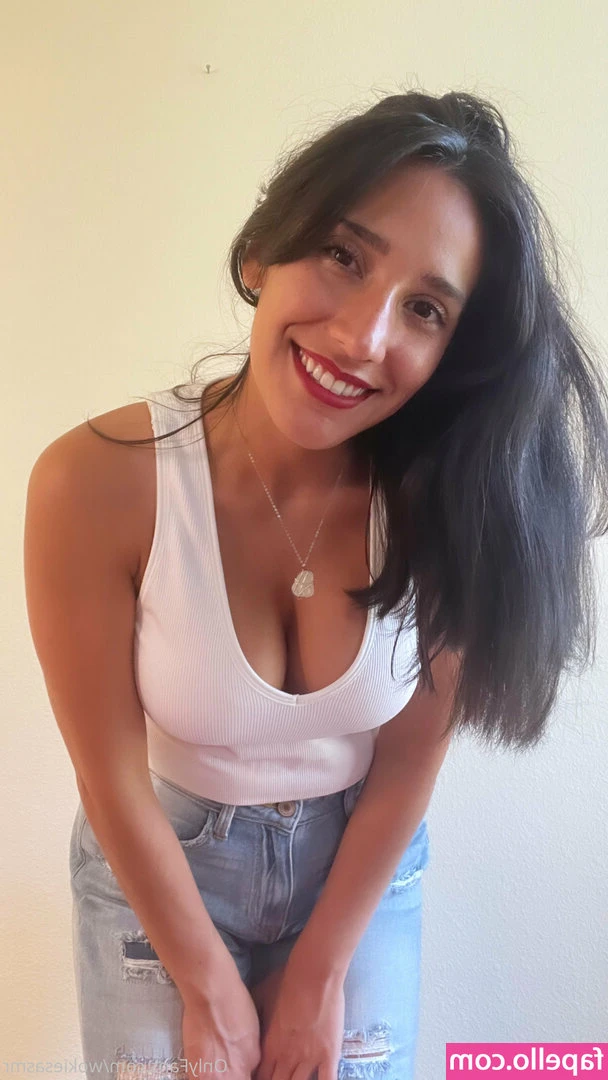 WokiesASMR - Which photo makes you the most horny? 1 or 2? @grazigoddess 🔥