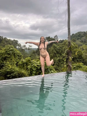 samanthas_secretxo [ samanthas-secretxo ] - Valentin Sweaty Feet Size 11 Worshiped & Big Huge Cock Sucked!