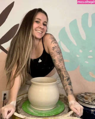samanthas_secretxo [ samanthas-secretxo ] - Last pics with the green Pedi! Staying afloat with my feet up was