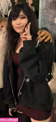 Emiru [ emiru-33 ] - Happy new year🙏💋😇 new year outfit and lots of upskirt