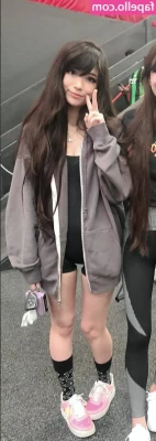 Emiru [ emiru-33 ] - I look like I could go on a date in this outfit 😙 How do YOU say