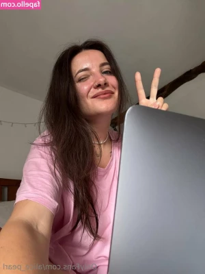 alicee_pearl [ alicee-pearl ] - Live streaming TODAY at 1PM PST (California time) here on OF 💕