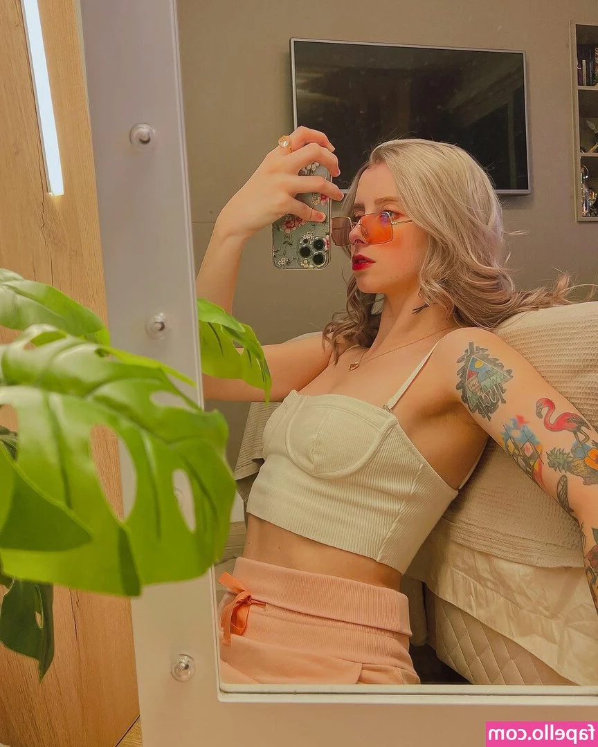 Gabi Cattuzzo [ gabi-cattuzzo ] - Write down the best song of your playlist 👀🥰