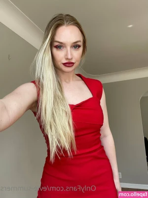 evie-summers - i’m no stripper but i’m hot as hell 😌😌