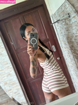 lilaalotus - I heard that my Juicy 🍑 makes you weak