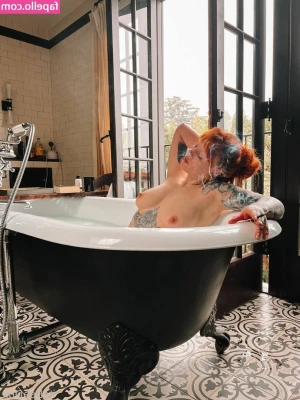 Itsbeadux - I bet you've missed this pussy, haven't you 😈  Tip me 6 under this