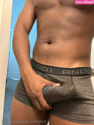 xdesmondx - I'm here to clean your house... let's start in the bedroom 😏