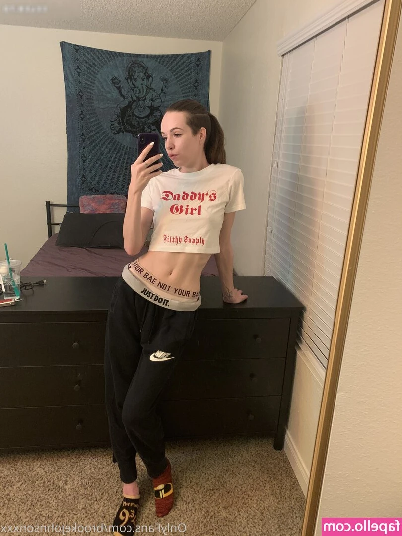 Brooke Johnson [ brooke-johnson ] - Got my nails done 🥰