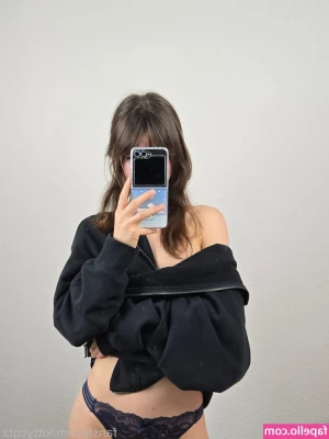 kittycqtz - Good morning! Have a lil titty shake to start your week off and get