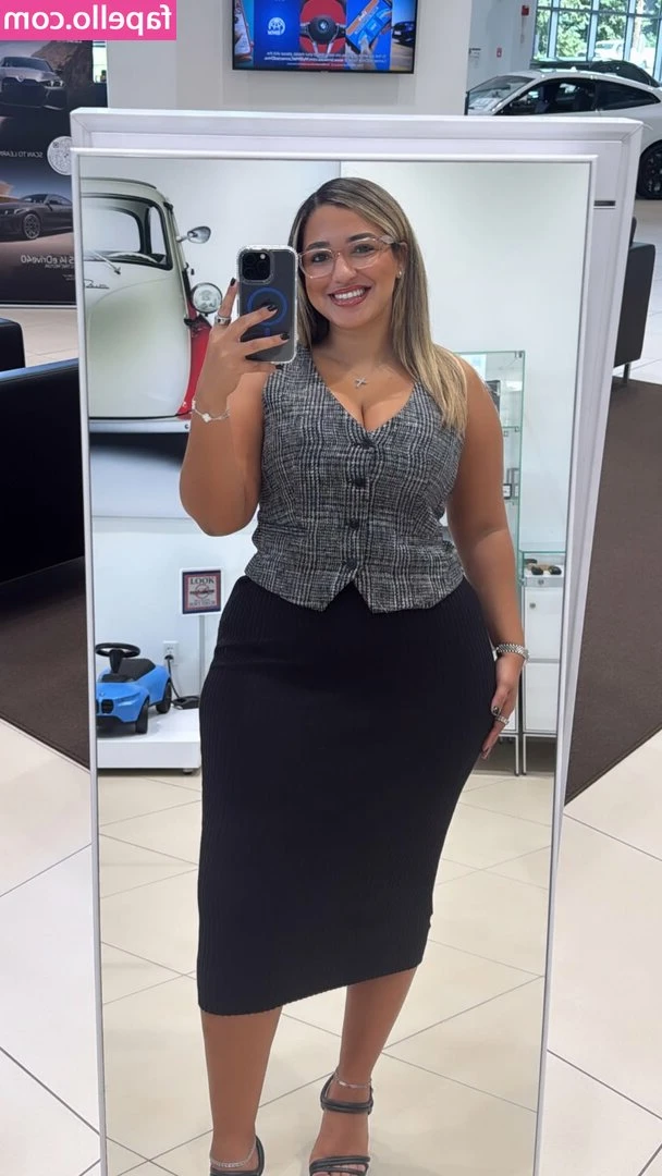 Drivewithisabella - Back really hurts today,  Anyone good at massages??
