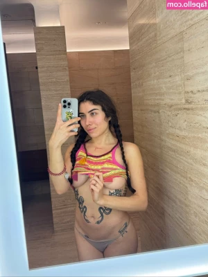 kara_xaen [ kara-xaen-1 ] - Curves that'll make you lose control 😈