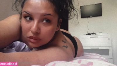 adelina1997 - thick thighs😏