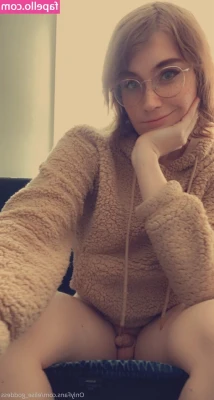 elise_goddess [ elise-goddess ] - Feeling horny this Saturday morning 😉🍆