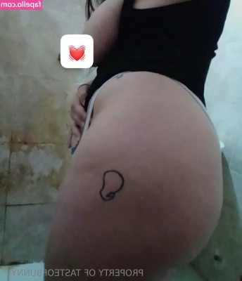 tasteofbunny - Do u like my small FEET? Size 37 🤭