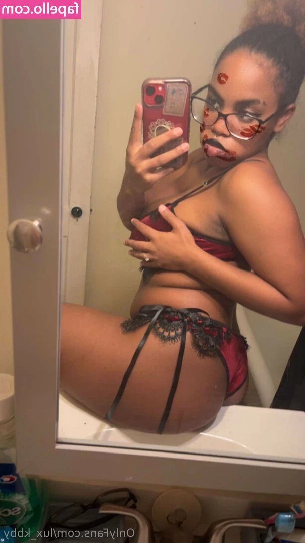 lux_kbby [ lux-kbby ] - Merry Christmas Eve everyone!!! 🥰