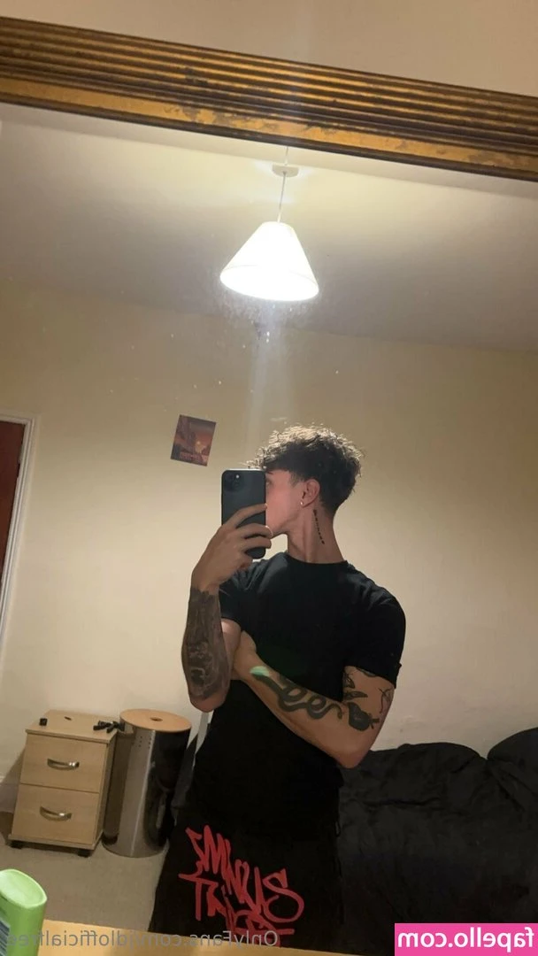 jdlofficialfree - There's a message in your DMs of me taking the rest off for you