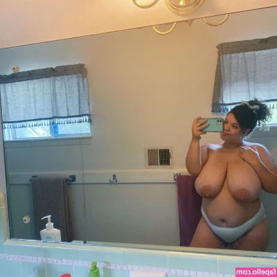 Kweenbailey23 - Filming customs this weekend 😋 If you have a request for some