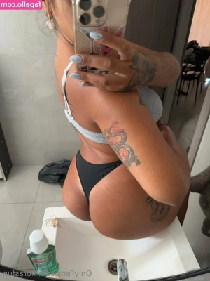 florasfun - Squeeze my tities? 🥵