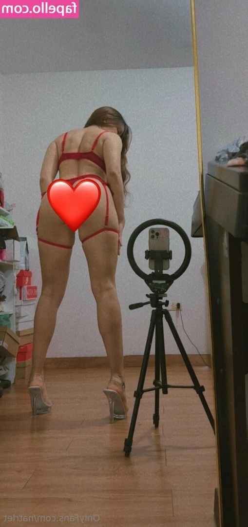 natrlet - This wet creamy pussy needs a cock in it! 🍆