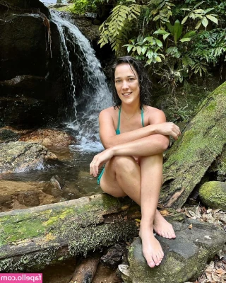 Adriana Birolli [ adriana-birolli ] - Latina Feet VS BBC