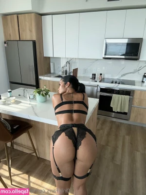 brazilianbootyqueen - Hmmmm. I am a little naughty right now. I wonder if I could give you