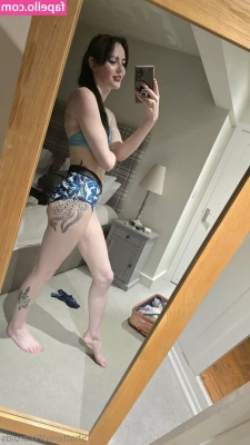 shatteredpolaroids [ shatteredpolaroids-1 ] - Stroking my big ol girl dick! bet youd love to know what im jerking