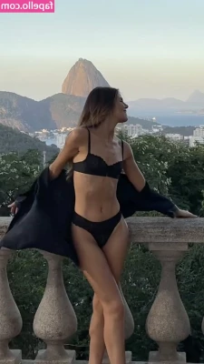 Camila Queiroz [ camila-queiroz ] - Jiggle