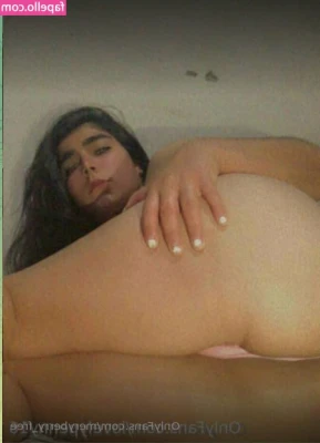meryberry_free [ meryberry-free ] - Cute little splashy toes 👣