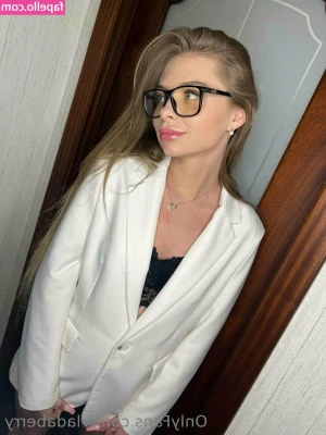 meryberry_free [ meryberry-free ] - Selfies from last night! 🥰😘😘🤪