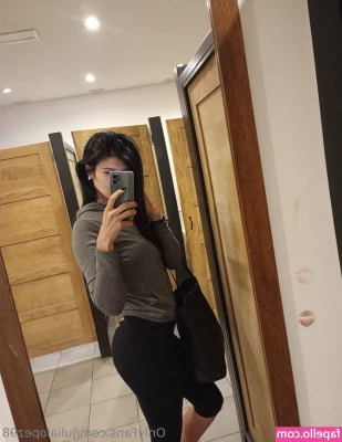 julialoo - hello from your local waifu <33