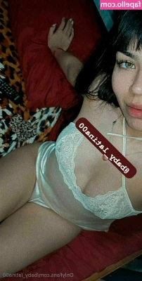 baby_latina00 [ baby-latina00 ] - Everyone loves a good mirror selfie ☺️